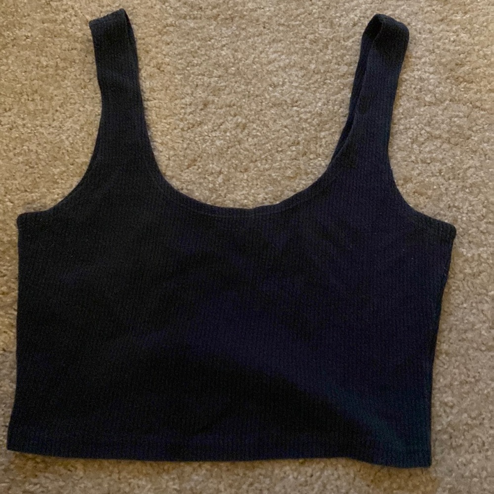 Black basic crop tank size small